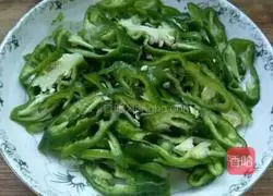 Illustration of how to make fried vermicelli with shredded pepper and pork 2