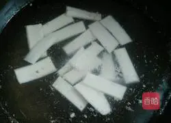 Illustration of how to make fried meat with yam and fungus 8