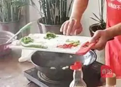 Illustration of how to make spicy duck blood 1