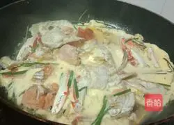 Illustration of how to make crab scrambled eggs 4