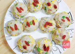 Illustration of how to make steamed rice balls with bacon and vegetables 12