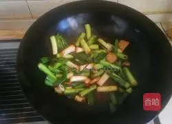 Illustration of how to make fried meat with green garlic 5