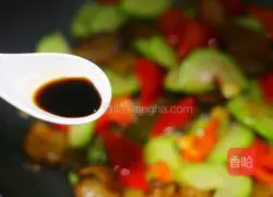 Illustration of how to make fried bacon with chayote 8