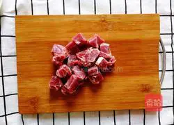 Illustration of French red wine braised beef 4