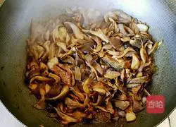 Illustration of how to make fried mushrooms with sliced ​​meat 11 