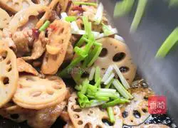 Illustration of how to make fried lotus root slices with meat 9