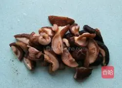 Illustration of how to make steamed pork ribs with mushrooms 3