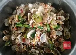 Illustration of how to make chopped peppercorns 4