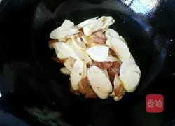 Illustration of how to make wild rice stir-fried pork 6