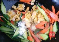 Illustration of how to make carrots, cucumbers and scrambled eggs 4