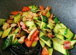 Illustration of how to make cucumber and fried meat 6