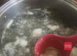 Illustration of how to stir-fry duck head in sauce 2