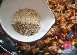 Illustration of how to make toothpick beef 10