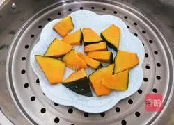 Illustration of how to make pumpkin fish balls 2