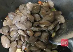 Illustration of how to stir-fry melon seeds 8