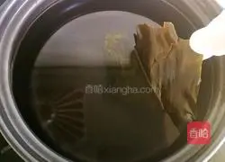 Illustration of how to make spicy cabbage dumpling pot 1