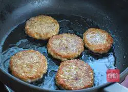 Illustration of how to make pan-fried lotus root cake 10