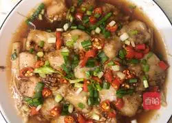 Garlic Illustration of how to make steamed enoki mushrooms and dragon fish 6