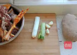 Illustration of how to cook pork ribs and chicken with pork ribs 1