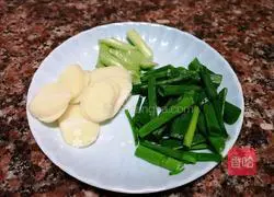 Illustration of how to make fried beef with king oyster mushroom 3