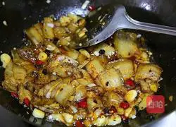 Illustration of how to cook twice-cooked pork with garlic 6