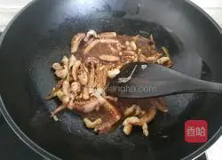 Illustration of how to stir-fry squid tentacles with onions 9