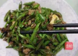 Illustration of how to make green beans with minced meat 9