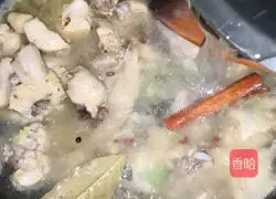 Illustration of how to make tea tree mushroom stewed chicken 10