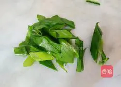 Illustration of how to make cucumber and scrambled eggs 4