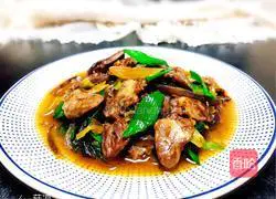 Illustration of how to stir-fry chicken hearts with green garlic sprouts 17