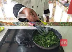 Illustration of how to make fried leeks with whitebait 6