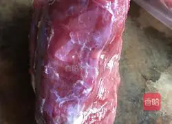 Illustration of how to make shredded carrots and beef 1