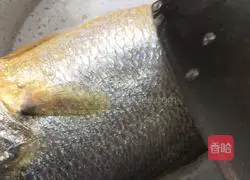 Illustration of how to make steamed large yellow croaker 3
