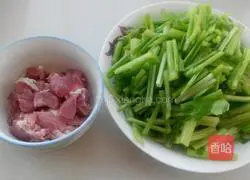 Illustration of how to make fried meat with celery 2