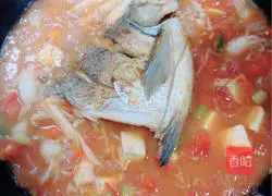 Illustration of how to make fish head stew with tomato sauce 16