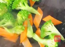 Illustration of how to make scrambled eggs with broccoli 5