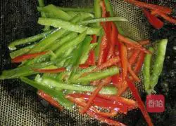 Illustration of how to make oil-consuming green pepper shredded beef 5