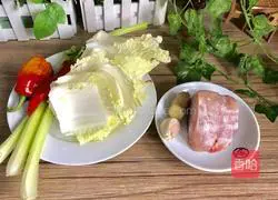 Illustration of how to make stir-fried shredded pork with cabbage stems, celery and celery 1