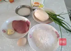 Illustration of how to make glutinous rice and lotus root meatballs 1