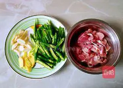 Illustration of how to make fried pork with pepper 2