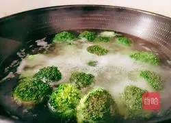 Fried broccoli with clams Practice illustration 4