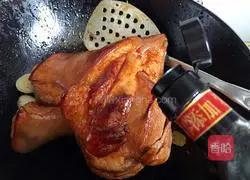 Illustration of Braised Wild Boar Knuckle 9