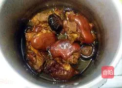 Illustration of Braised Pork Trotters 15