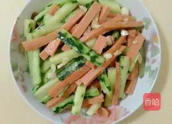 Illustration of how to make cucumber-fried ham sausage 8