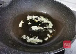 Illustration of how to make scrambled eggs with acacia flowers 6