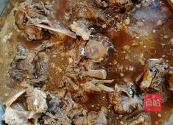 Illustration of home-style stewed sheep and scorpions 6