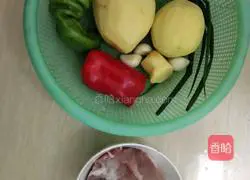 Illustration of how to make fried shredded pork with potatoes 1