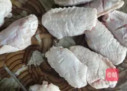 Illustration of how to make curry potato chicken wings 1