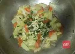 Illustration of how to cook cabbage and carrots 5
