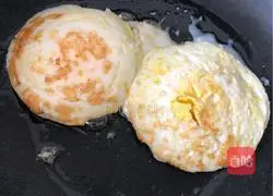 Illustration of how to make sweet and sour poached eggs 6